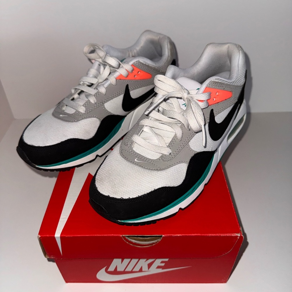 Nike Men's Gray, Black, and White Sneakers with Orange Accents